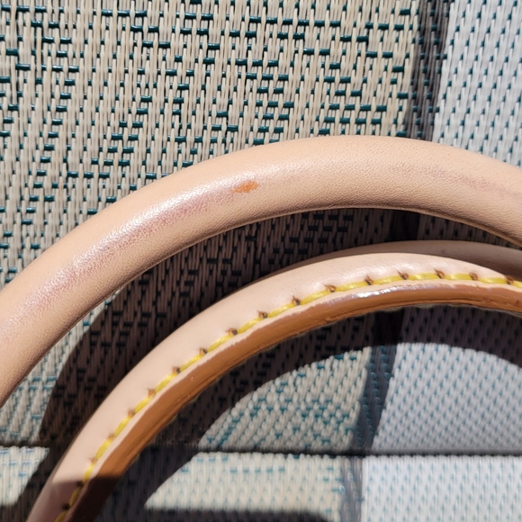 Authentic Dooney and bourke Shoulder Bag - Picture 6 of 12